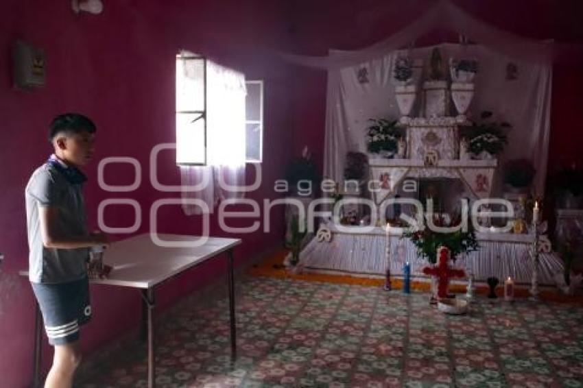 HUAQUECHULA . ALTARES MONUMENTALES