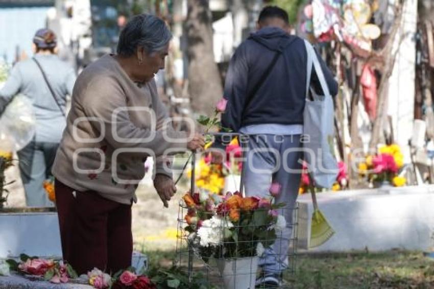 PANTEÓN . DÍA DE MUERTOS