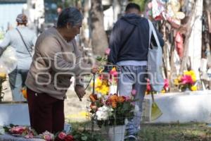 PANTEÓN . DÍA DE MUERTOS