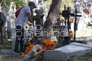 PANTEÓN . DÍA DE MUERTOS