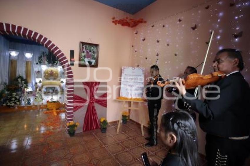 HUAQUECHULA . ALTARES MONUMENTALES