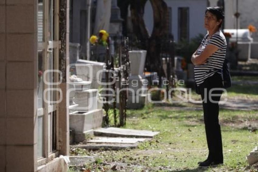 PANTEÓN . DÍA DE MUERTOS