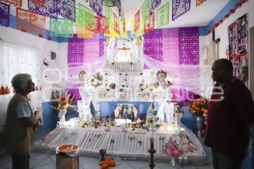 HUAQUECHULA . ALTARES MONUMENTALES