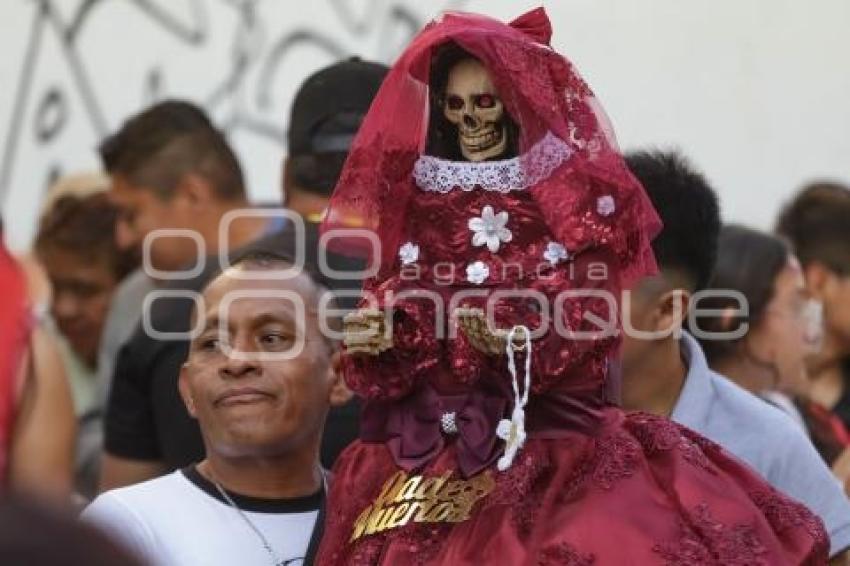 SANTA MUERTE . PROCESIÓN