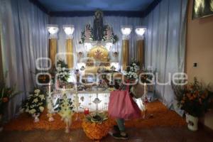 HUAQUECHULA . ALTARES MONUMENTALES