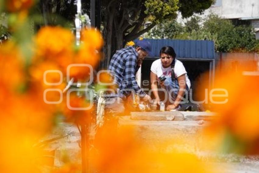 TLAXCALA . PANTEÓN . DÍA DE MUERTOS
