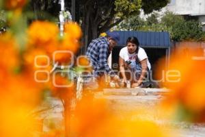TLAXCALA . PANTEÓN . DÍA DE MUERTOS