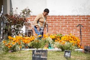 TLAXCALA . PANTEÓN . DÍA DE MUERTOS