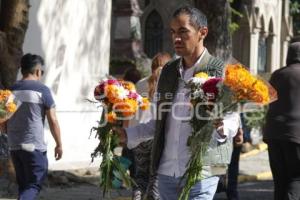 PANTEÓN . DÍA DE MUERTOS