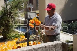 TLAXCALA . PANTEÓN . DÍA DE MUERTOS
