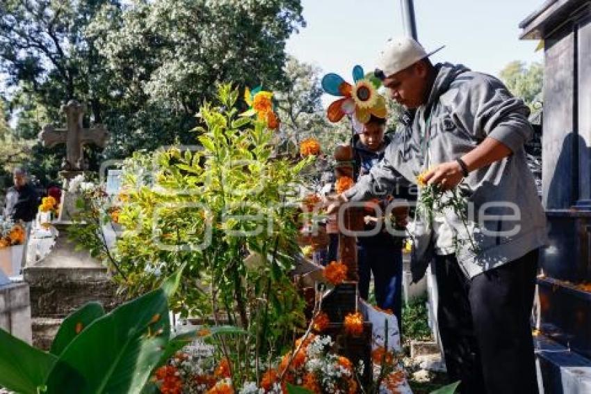 PANTEÓN . DÍA DE MUERTOS