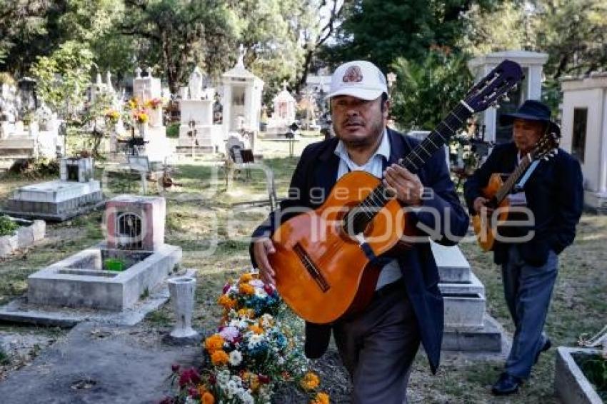 PANTEÓN . DÍA DE MUERTOS