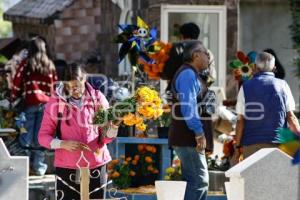 PANTEÓN . DÍA DE MUERTOS