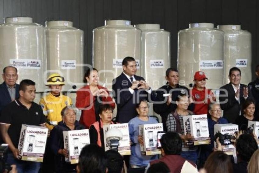 GOBIERNO ESTATAL . APOYOS A  POLICÍAS