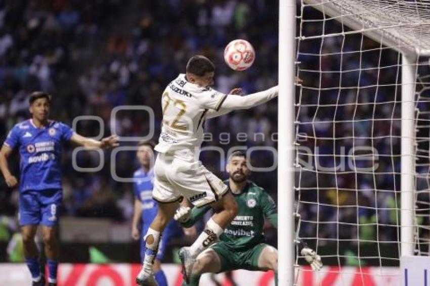 FÚTBOL . CRUZ AZUL VS PUMAS