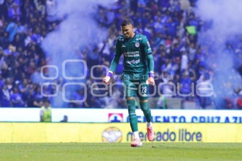 FÚTBOL . CRUZ AZUL VS PUMAS