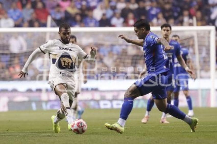 FÚTBOL . CRUZ AZUL VS PUMAS