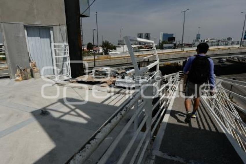 VÍA ATLIXCÁYOTL . PUENTE PEATONAL