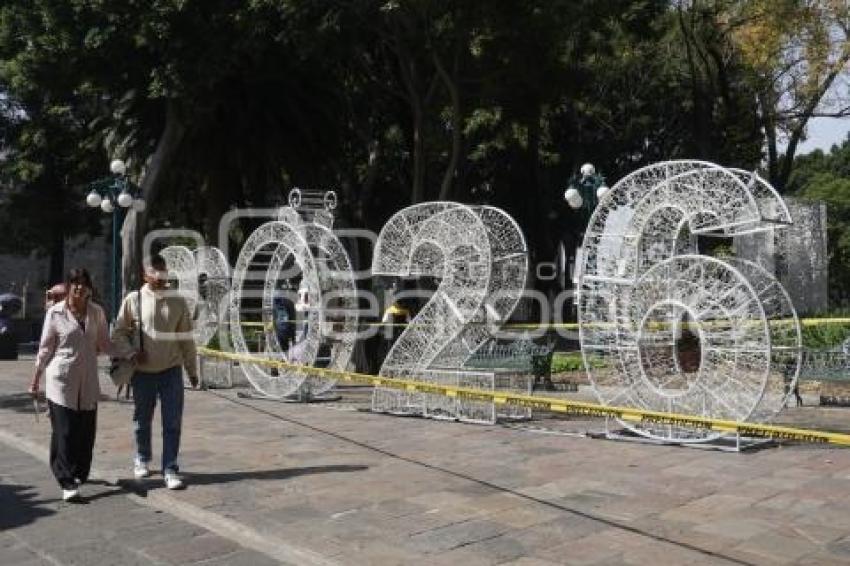 AYUNTAMIENTO . ADORNOS NAVIDEÑOS