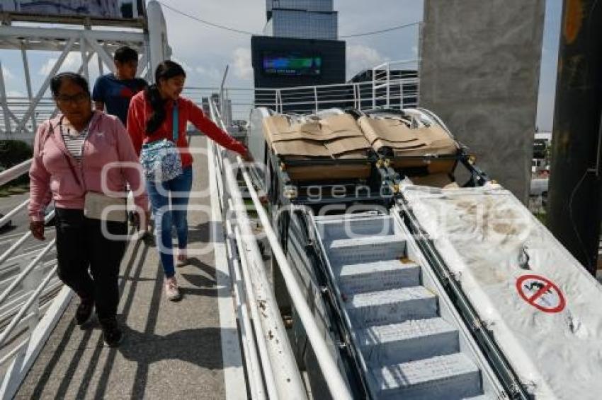 VÍA ATLIXCÁYOTL . PUENTE PEATONAL
