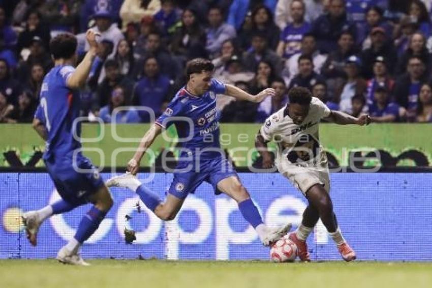FÚTBOL . CRUZ AZUL VS PUMAS