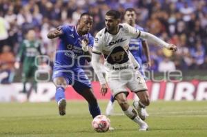 FÚTBOL . CRUZ AZUL VS PUMAS