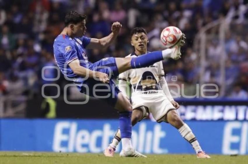 FÚTBOL . CRUZ AZUL VS PUMAS