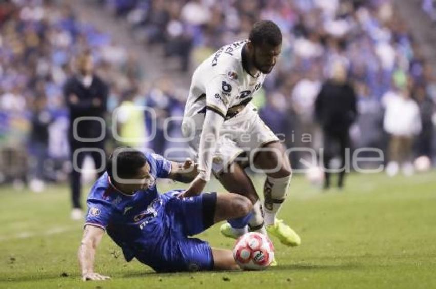 FÚTBOL . CRUZ AZUL VS PUMAS
