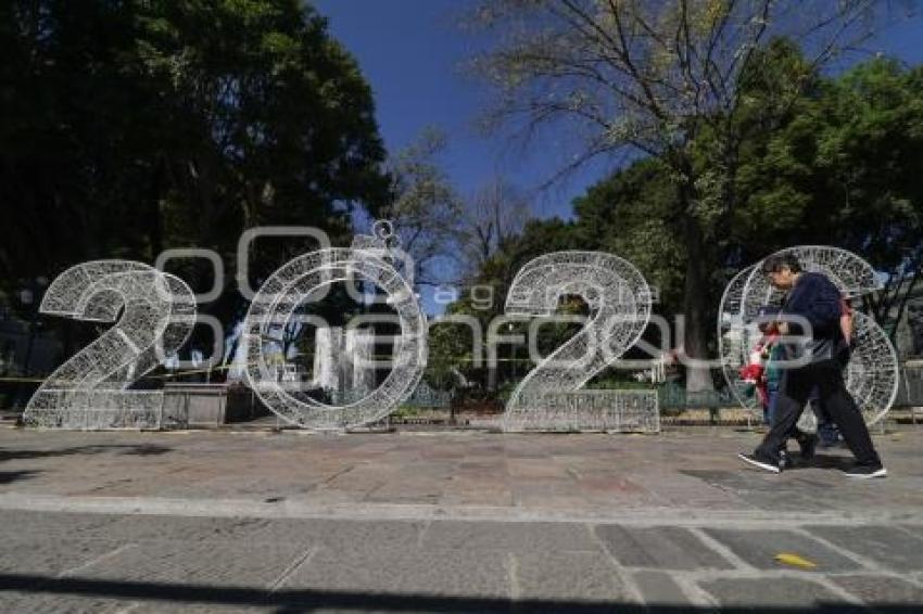 AYUNTAMIENTO . ADORNOS NAVIDEÑOS