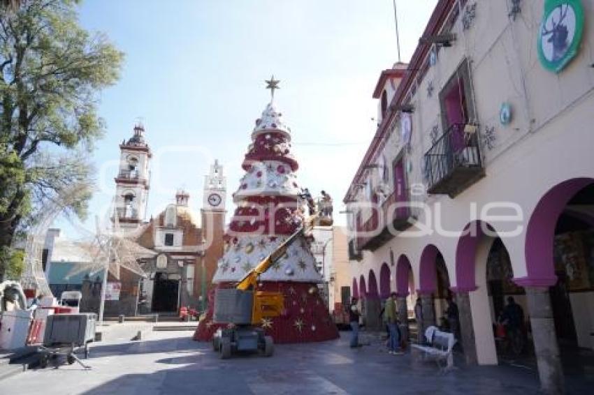 TLAXCALA . COLOCACIÓN ÁRBOL NAVIDEÑOS