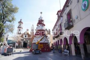 TLAXCALA . COLOCACIÓN ÁRBOL NAVIDEÑOS