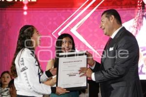 GOBIERNO ESTATAL . APOYOS A DEPORTISTAS