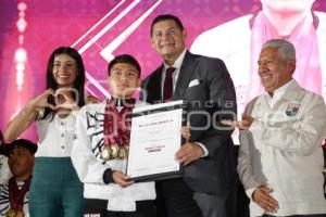 GOBIERNO ESTATAL . APOYOS A DEPORTISTAS