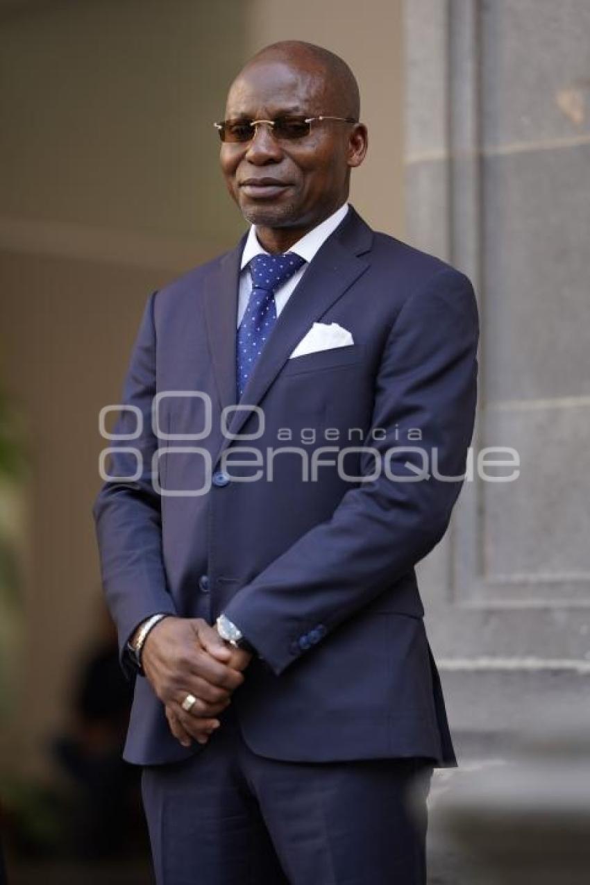 TLAXCALA . LY DJEROU ROBERT