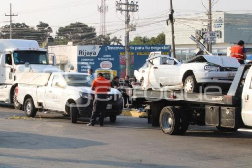 NOTA ROJA . AUTOMÓVIL PRENSADO