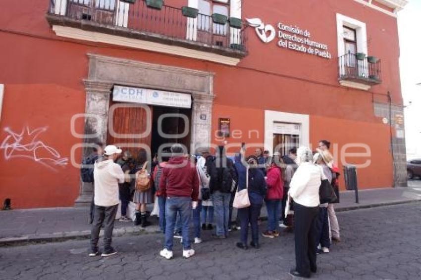 MANIFESTACIÓN . DEFENSORES DEL AGUA