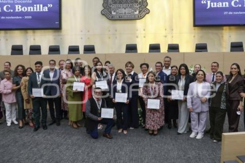 CONGRESO . MEDALLA MÉRITO DOCENTE
