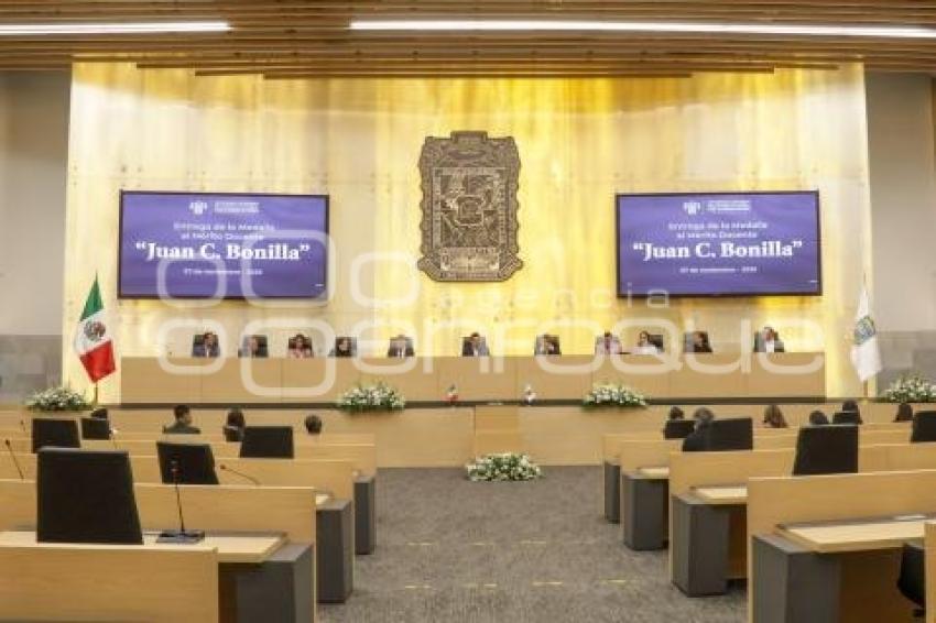 CONGRESO . MEDALLA MÉRITO DOCENTE