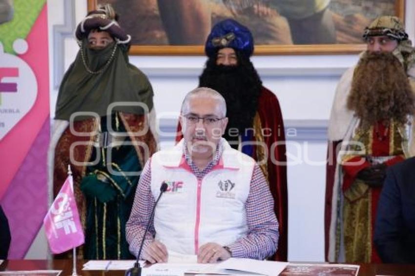 AYUNTAMIENTO . DESFILE DE REYES