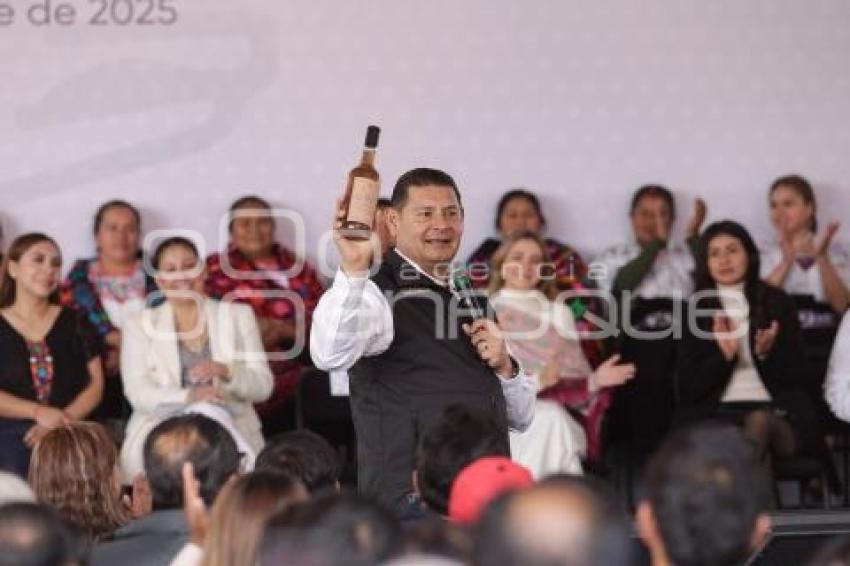 GOBIERNO ESTATAL . OBRA COMUNITARIA EN TURISMO