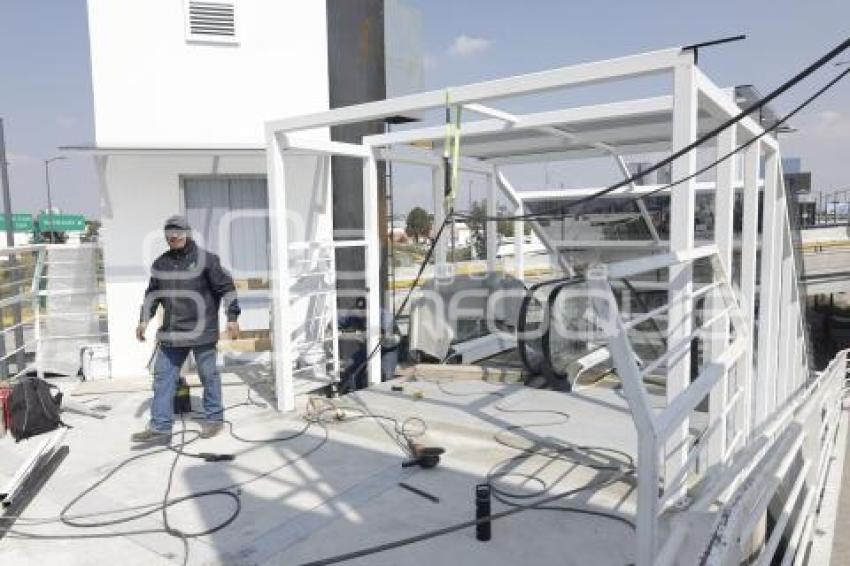 VÍA ATLIXCÁYOTL . PUENTE PEATONAL