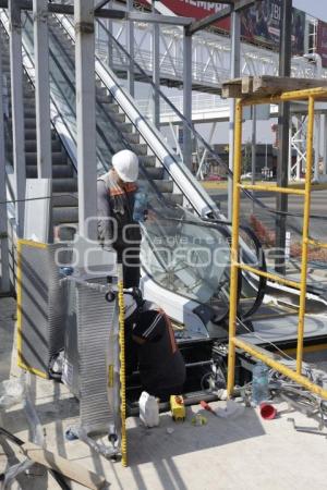 VÍA ATLIXCÁYOTL . PUENTE PEATONAL