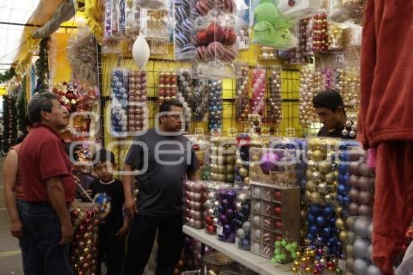 PLAZA LOS GALLOS . FERIA NAVIDEÑA