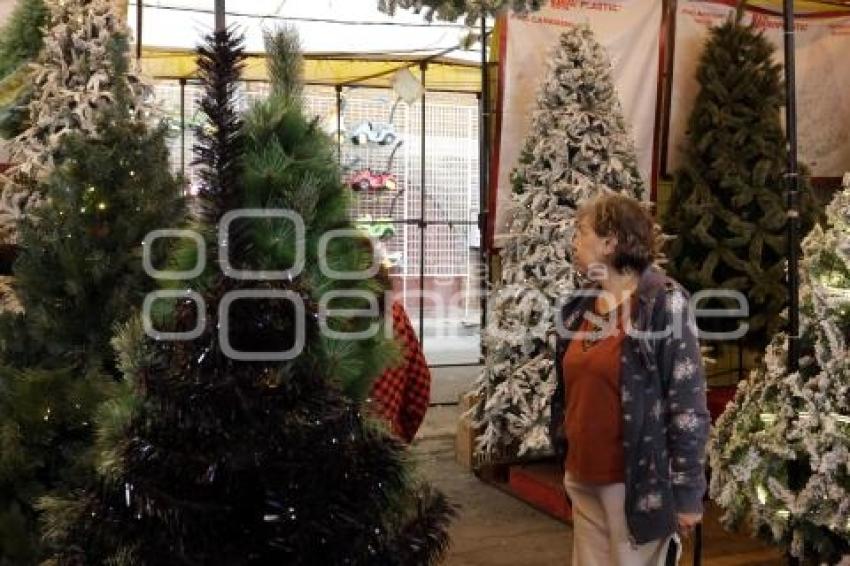 PLAZA LOS GALLOS . FERIA NAVIDEÑA