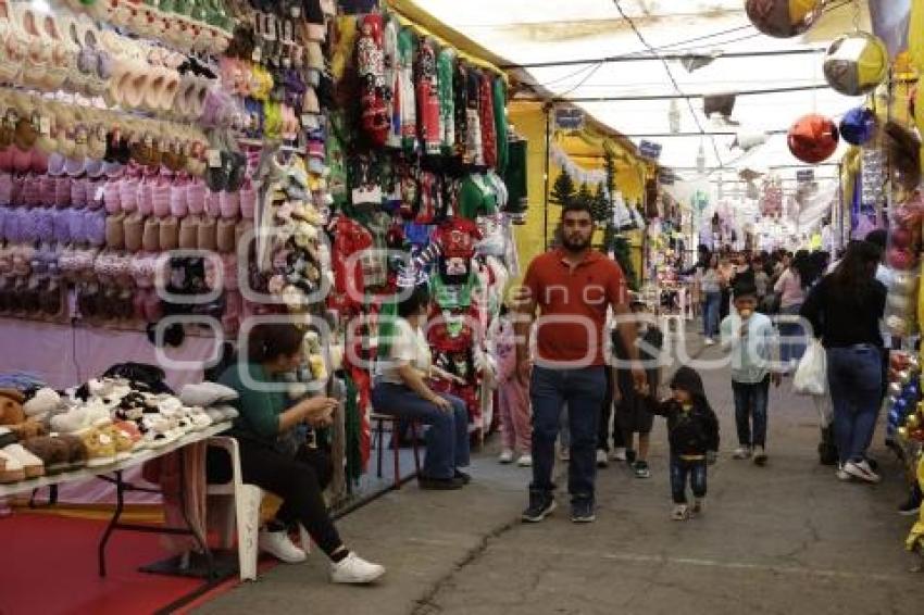 PLAZA LOS GALLOS . FERIA NAVIDEÑA