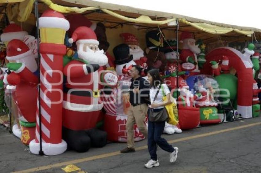 PLAZA LOS GALLOS . FERIA NAVIDEÑA