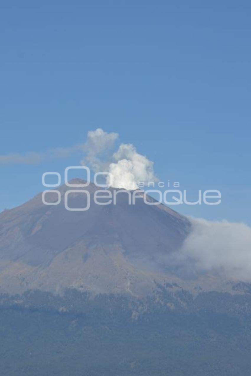 VOLCÁN POPOCATÉPETL . FUMAROLA
