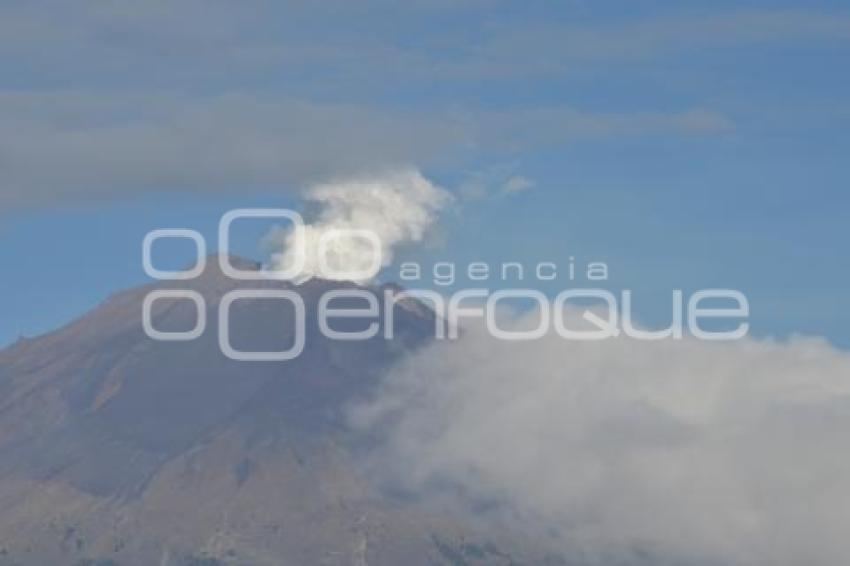 VOLCÁN POPOCATÉPETL . FUMAROLA