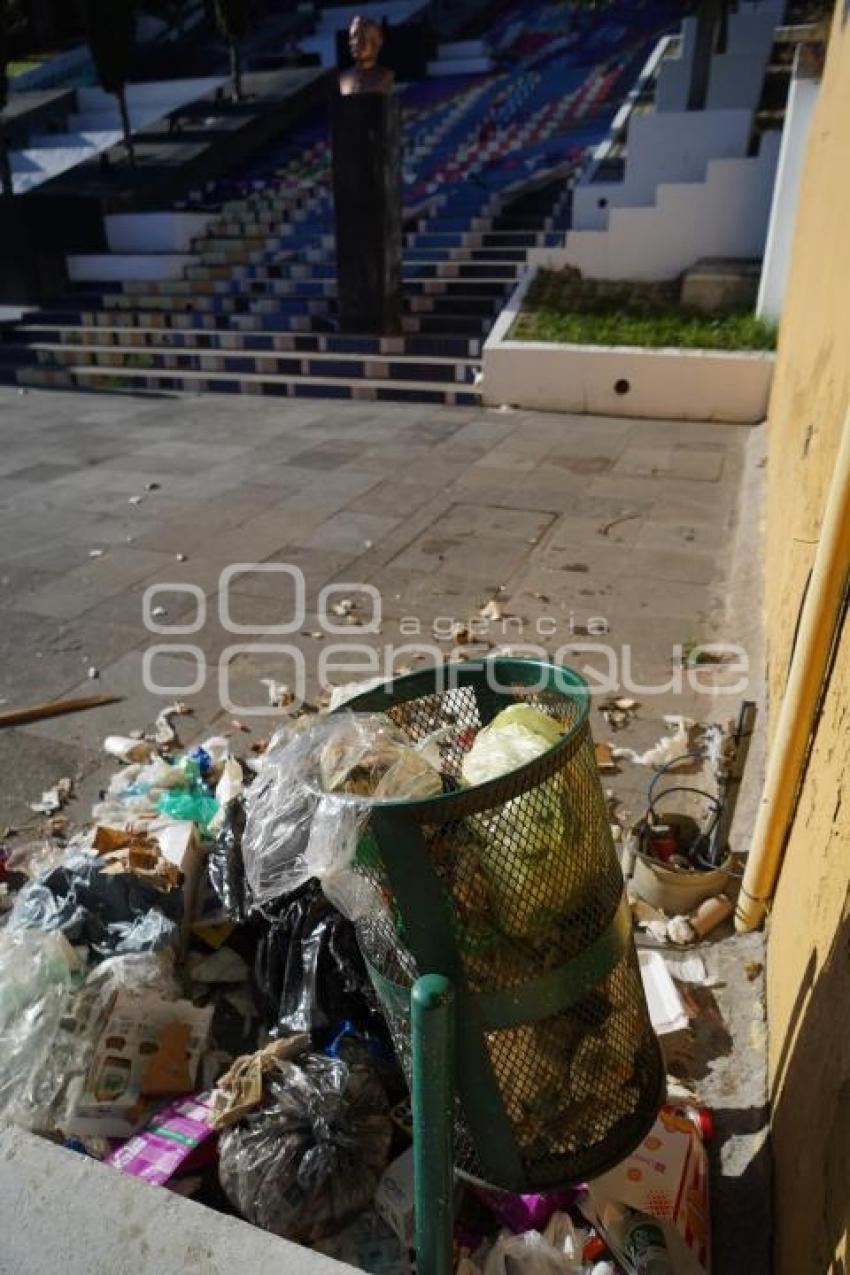 TLAXCALA . BASURA . ESCALINATAS