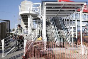 VÍA ATLIXCÁYOTL . PUENTE PEATONAL